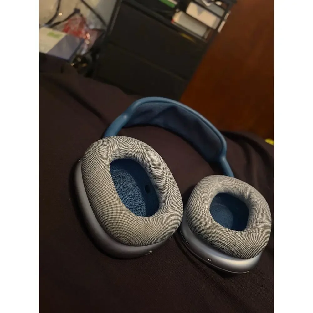 Apple AirPods Max A2096 Wireless Over-Ear Headphones - Sky Blue w/ Smart Case